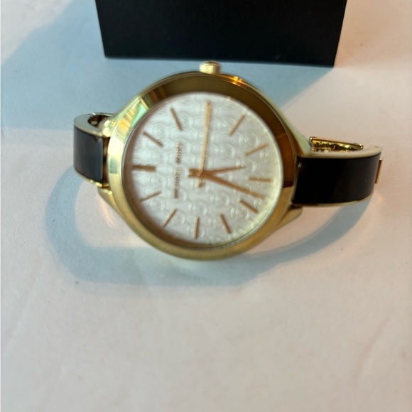 Michael Kors Bracelet Watch With Tortoise Shell on Both Sides of the Bracelet - Picture 8 of 10